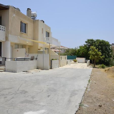 Апартаменты Peaceful Townhouse With Private Pool Near The Sea Пафос Экстерьер фото