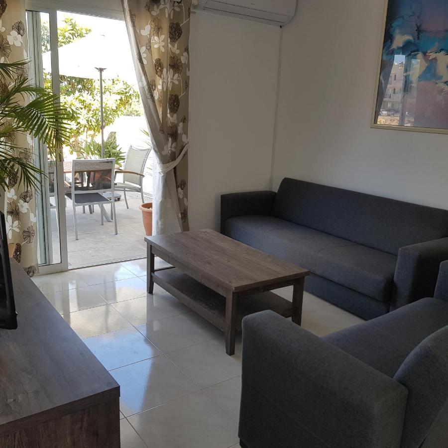 Апартаменты Peaceful Townhouse With Private Pool Near The Sea Пафос Экстерьер фото