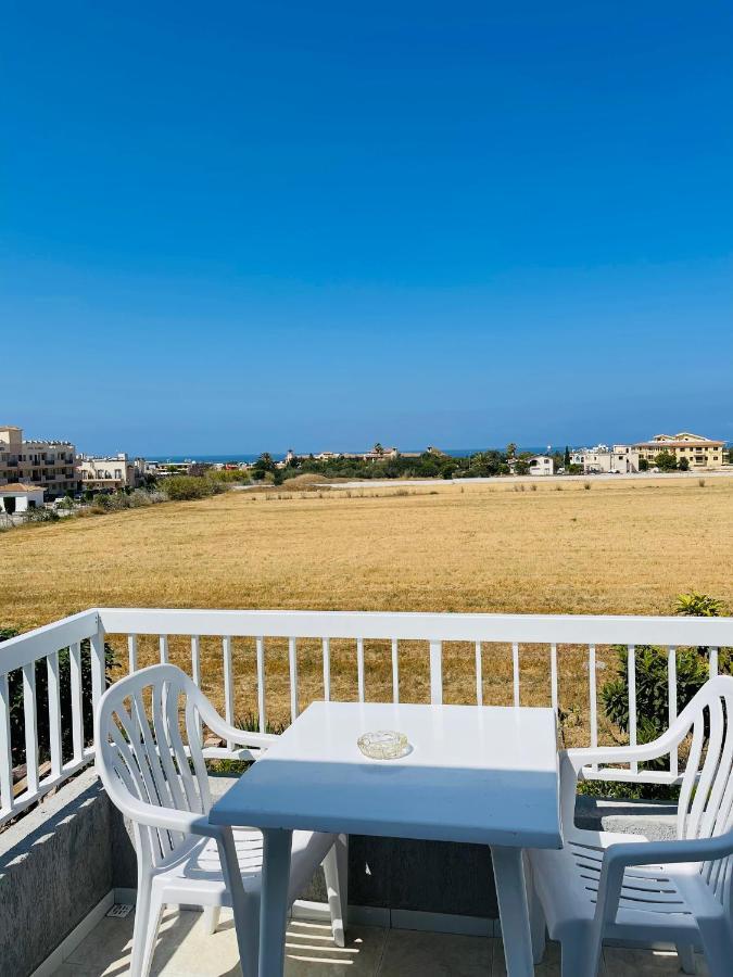 Апартаменты Peaceful Townhouse With Private Pool Near The Sea Пафос Экстерьер фото
