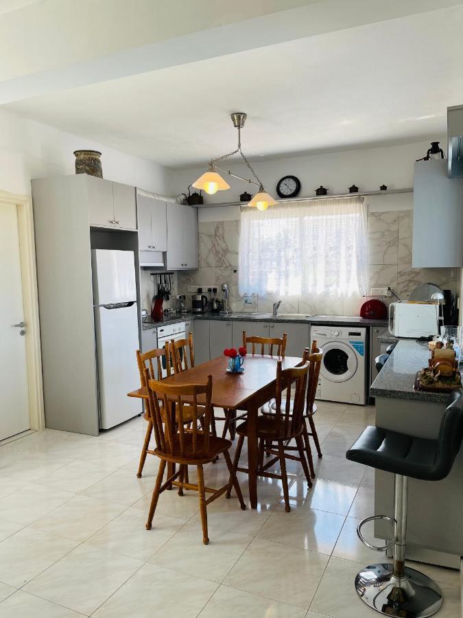 Апартаменты Peaceful Townhouse With Private Pool Near The Sea Пафос Экстерьер фото