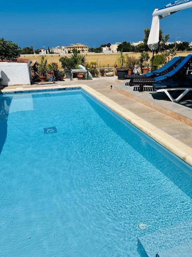 Апартаменты Peaceful Townhouse With Private Pool Near The Sea Пафос Экстерьер фото