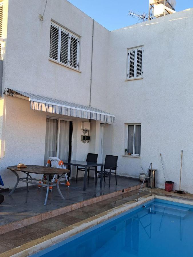 Апартаменты Peaceful Townhouse With Private Pool Near The Sea Пафос Экстерьер фото